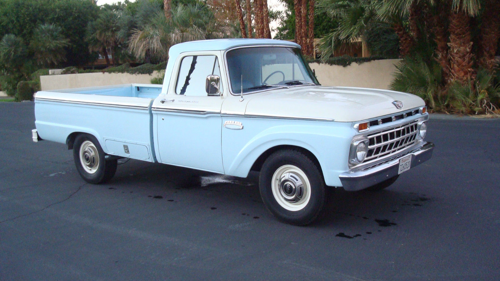 1965 Ford F-250 Custom Cab Fully restored rust-free truck 352 4 speed