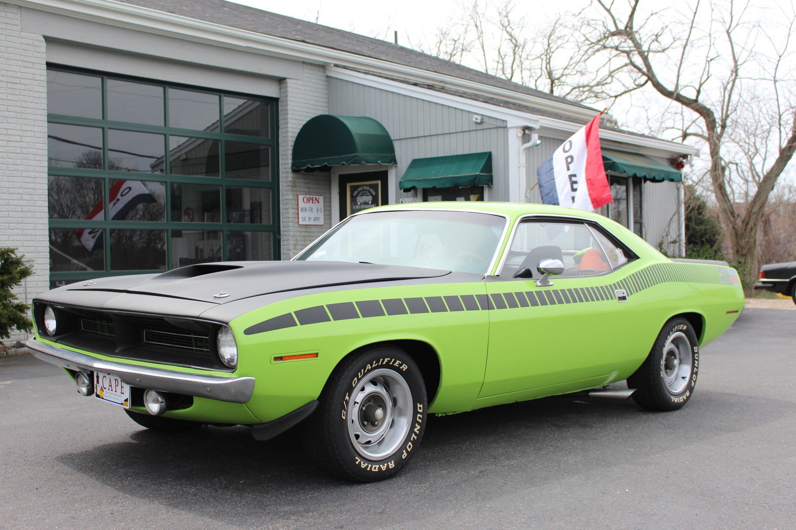 Plymouth Barracuda сзади