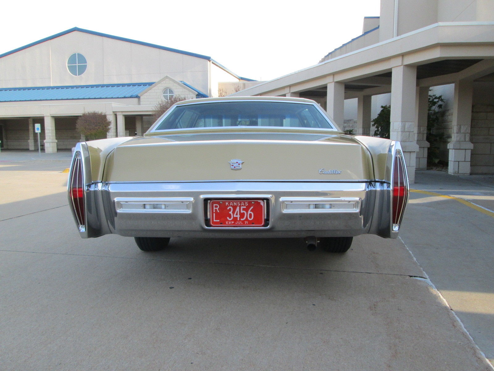 Cadillac 1971 back