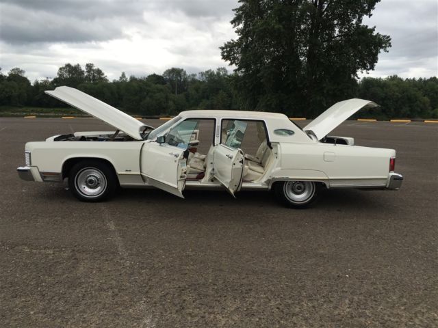 Lincoln Continental Town car 1976