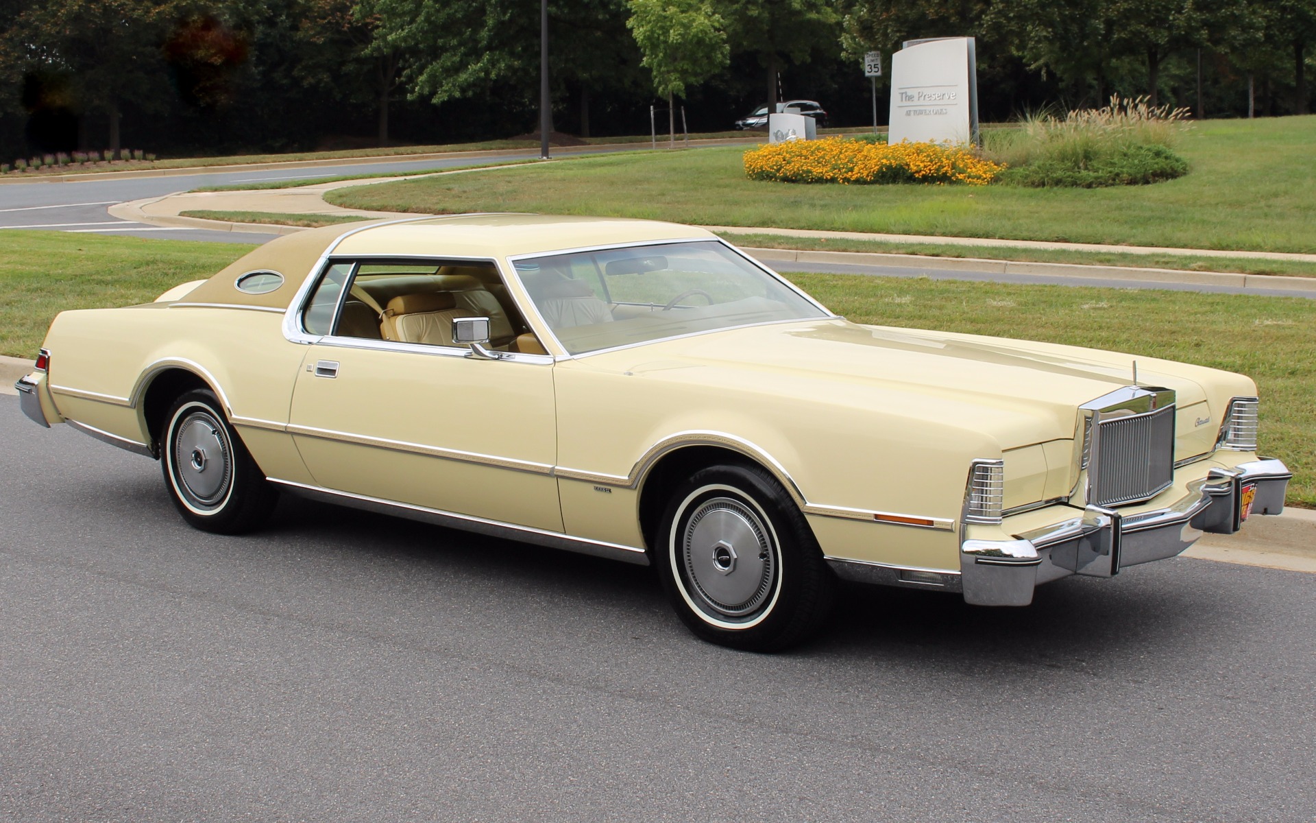 Lincoln Continental Town car 1976