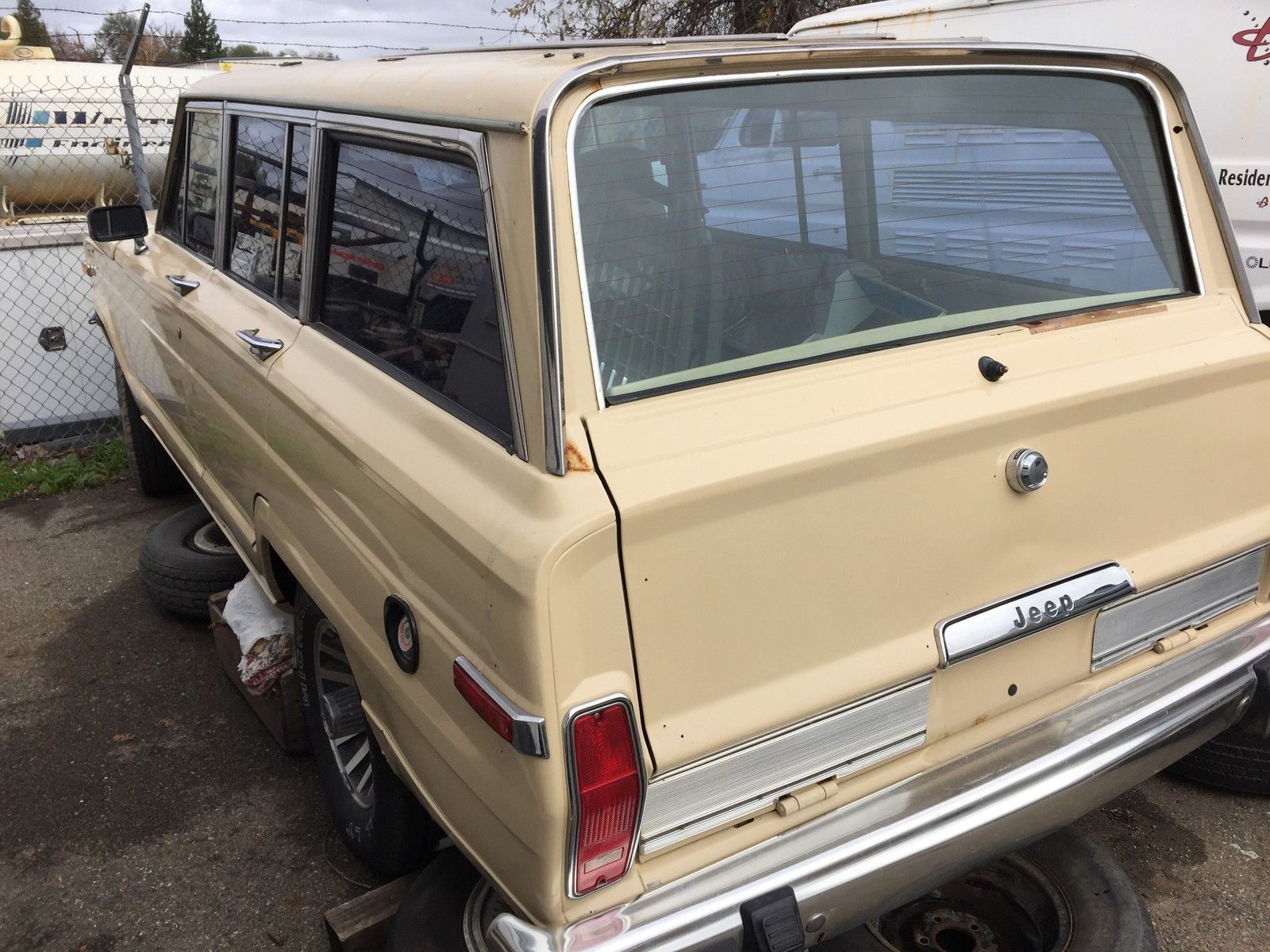 1989 Jeep Grand Wagoneer LS swap 6 speed automatic 4X4 project 1200