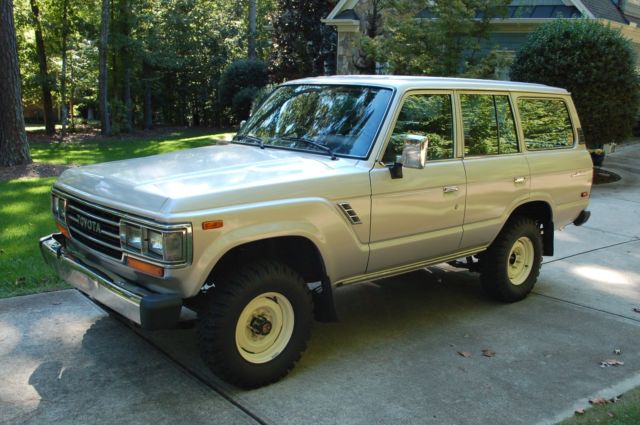 Toyota Land Cruiser fj62