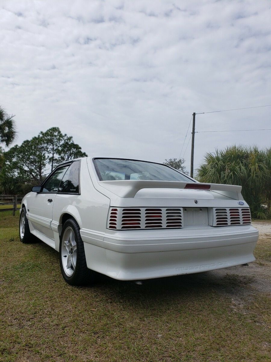 1991-ford-mustang-fox-body-50-hatchback-white-rwd-manual-gt-3.jpg