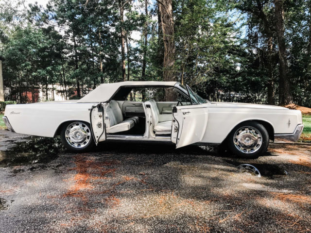 Classic 1966 White Lincoln Continental Convertible Suicide