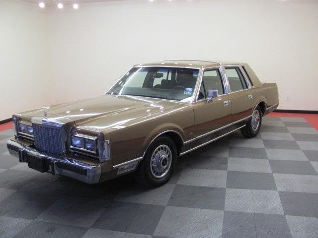 Lincoln Town car 1985