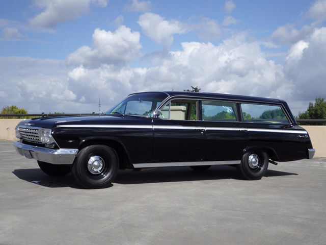 Black 1962 Chevrolet Impala Wagon with Cream interior