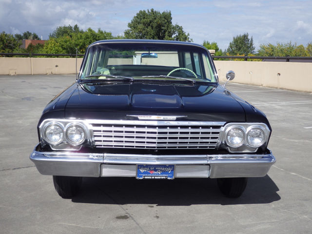 Black 1962 Chevrolet Impala Wagon with Cream interior