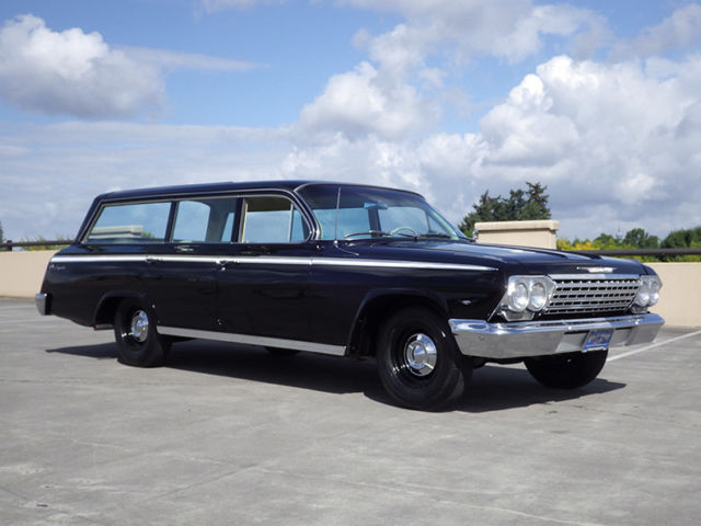 Black 1962 Chevrolet Impala Wagon with Cream interior