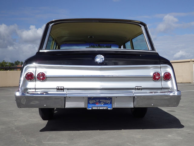 Black 1962 Chevrolet Impala Wagon with Cream interior