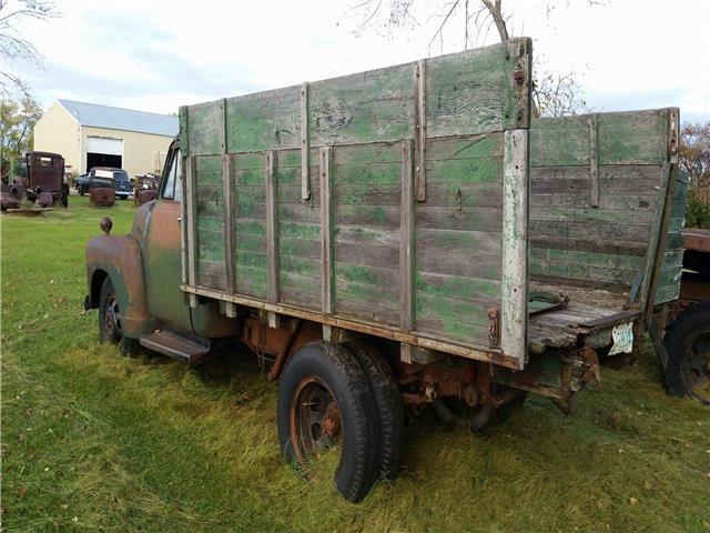 Green 1952 Chevrolet 1 1/2 Ton -- with -- interior