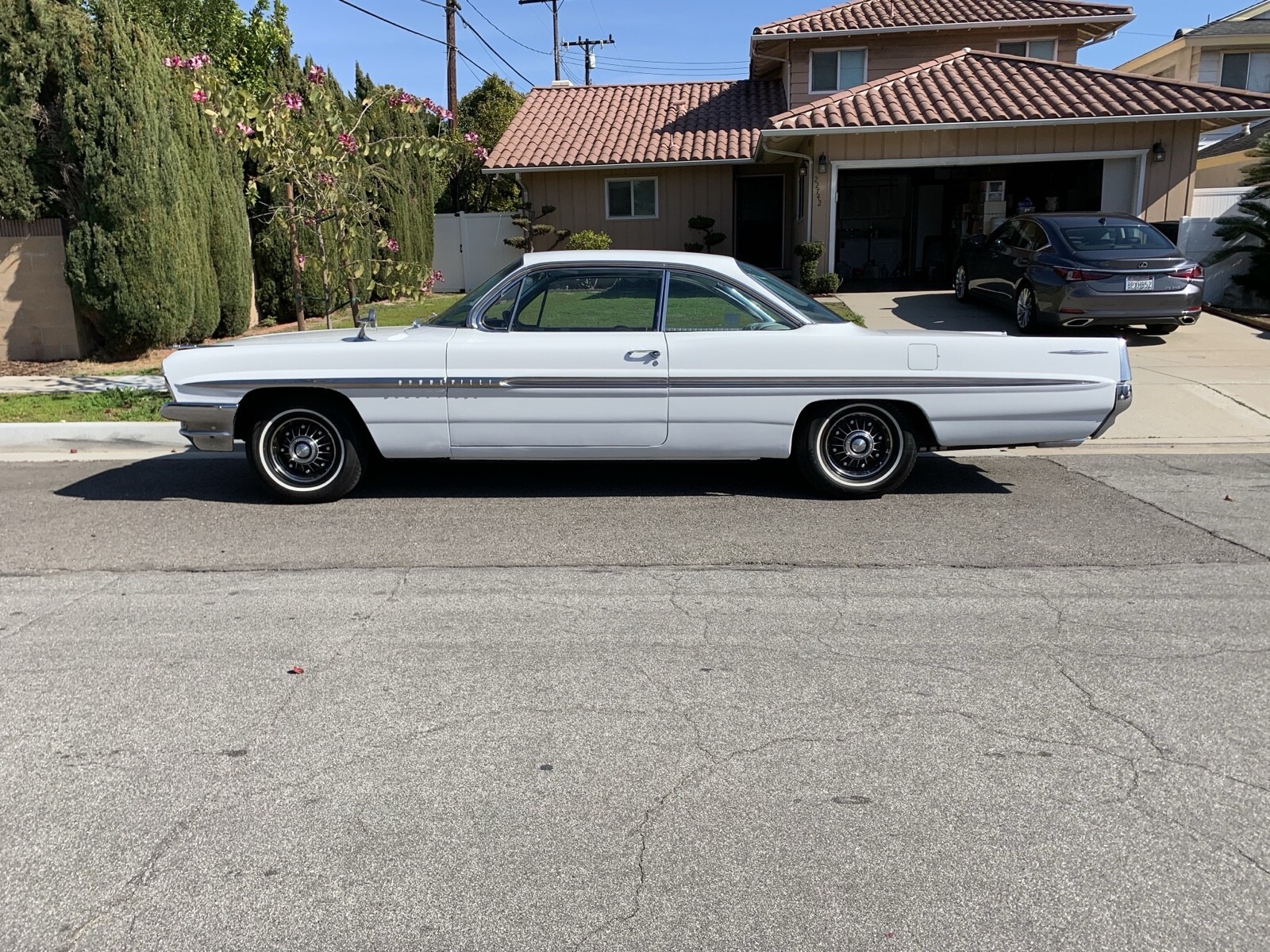 Brown 1961 Pontiac Bonneville