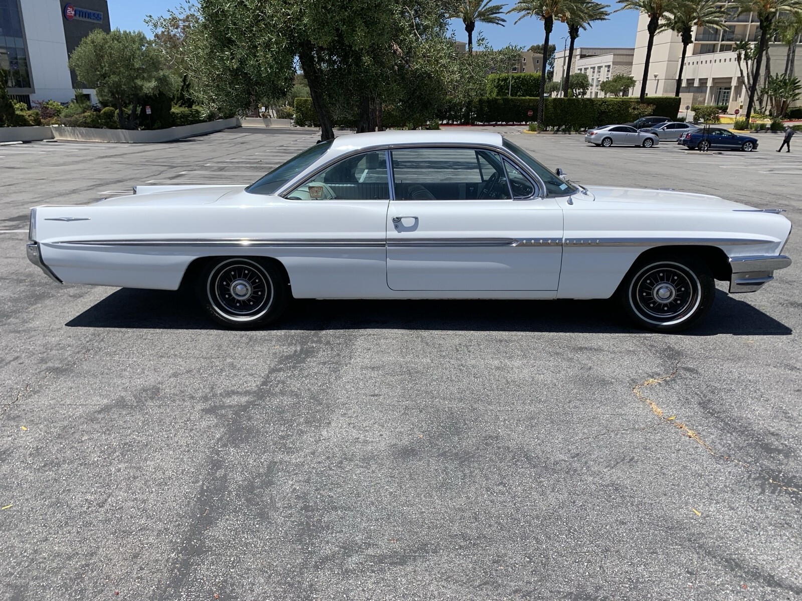 Brown 1961 Pontiac Bonneville