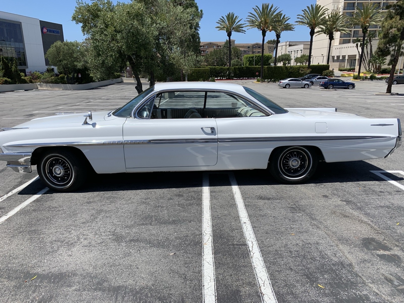 Brown 1961 Pontiac Bonneville