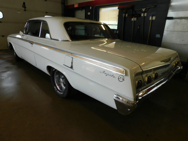 White 1962 Chevrolet Impala