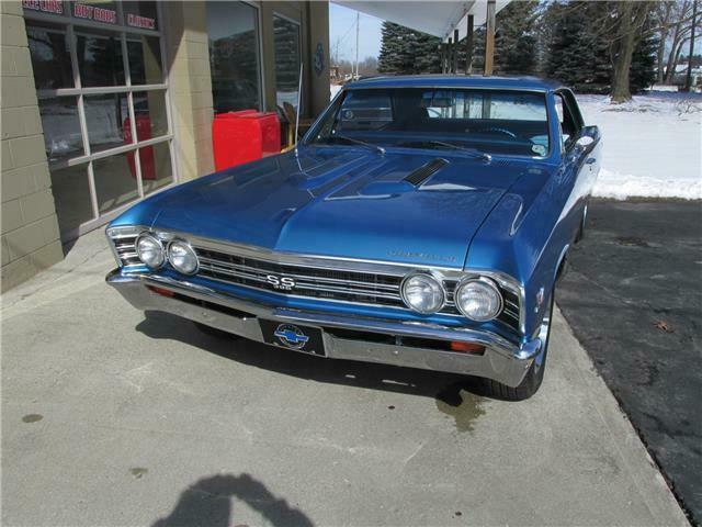 Blue 1967 Chevrolet Chevelle Coupe with Blue interior