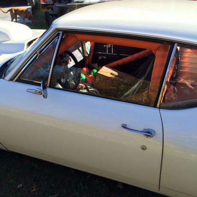 White 1968 Chevrolet Chevelle Coupe with Black interior