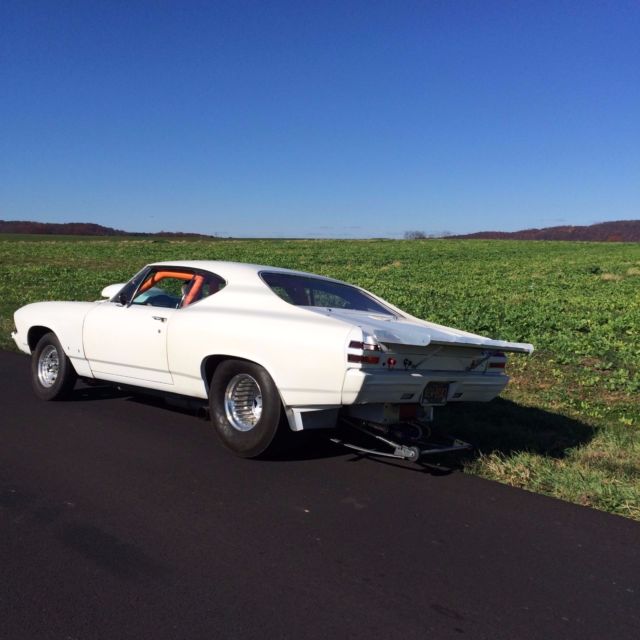 White 1968 Chevrolet Chevelle Coupe with Black interior