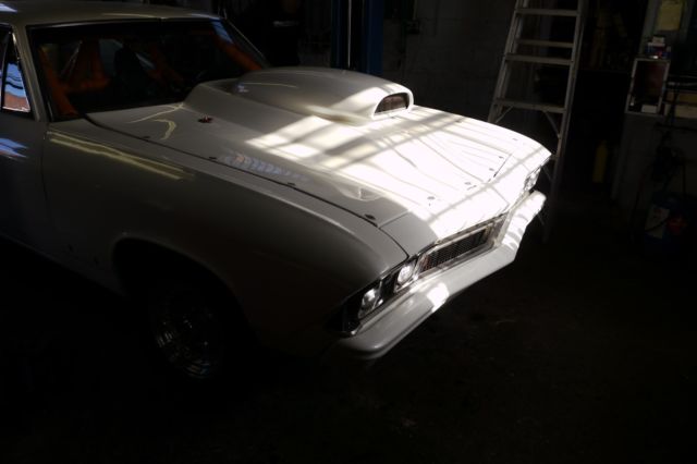 White 1968 Chevrolet Chevelle Coupe with Black interior