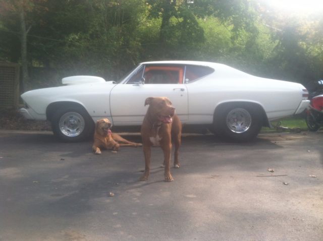 White 1968 Chevrolet Chevelle Coupe with Black interior