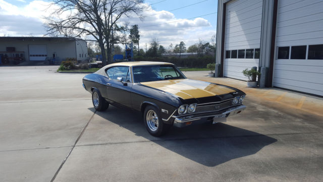 Black & Gold 1968 Chevrolet Chevelle Coupe with Black interior