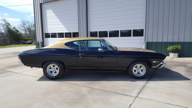 Black & Gold 1968 Chevrolet Chevelle Coupe with Black interior
