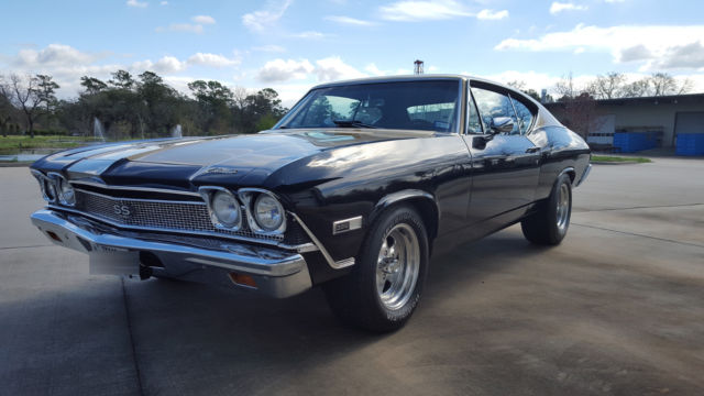 Black & Gold 1968 Chevrolet Chevelle Coupe with Black interior