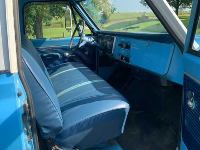Blue 1968 Chevrolet C-10 Standard Cab Pickup with Blue interior