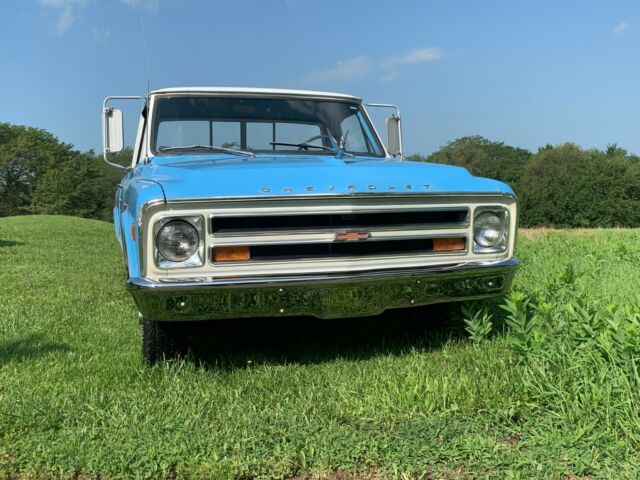 Blue 1968 Chevrolet C-10 Standard Cab Pickup with Blue interior