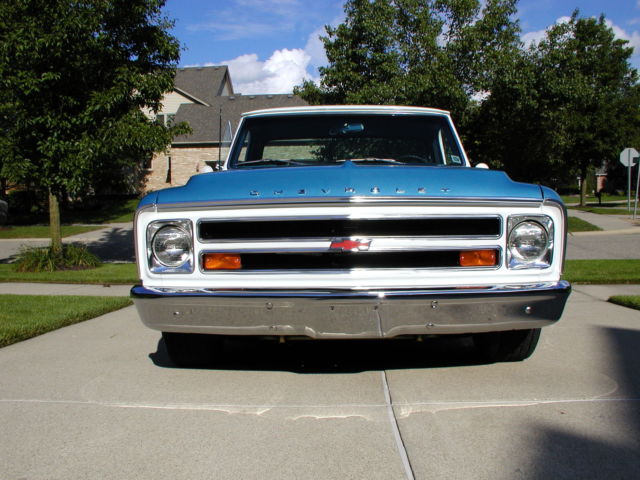 Blue 1968 Chevrolet C-10 Pickup with Blue interior