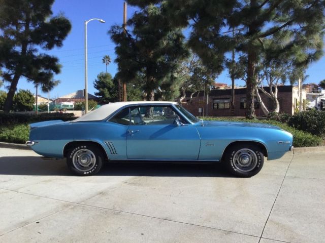 Blue/White 1969 Chevrolet Camaro Coupe with White Houndstooth interior