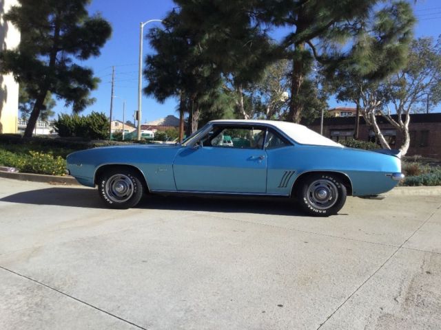 Blue/White 1969 Chevrolet Camaro Coupe with White Houndstooth interior