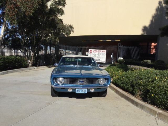 Blue/White 1969 Chevrolet Camaro Coupe with White Houndstooth interior