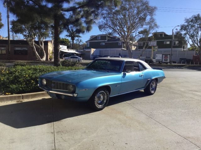 Blue/White 1969 Chevrolet Camaro Coupe with White Houndstooth interior