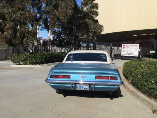 Blue/White 1969 Chevrolet Camaro Coupe with White Houndstooth interior