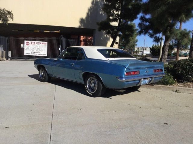 Blue/White 1969 Chevrolet Camaro Coupe with White Houndstooth interior