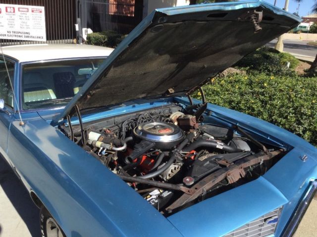 Blue/White 1969 Chevrolet Camaro Coupe with White Houndstooth interior