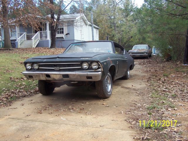 Green 1969 Chevrolet Chevelle Coupe with Blue interior
