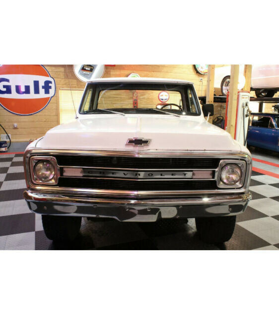 White 1969 Chevrolet C-10 Standard Cab Pickup