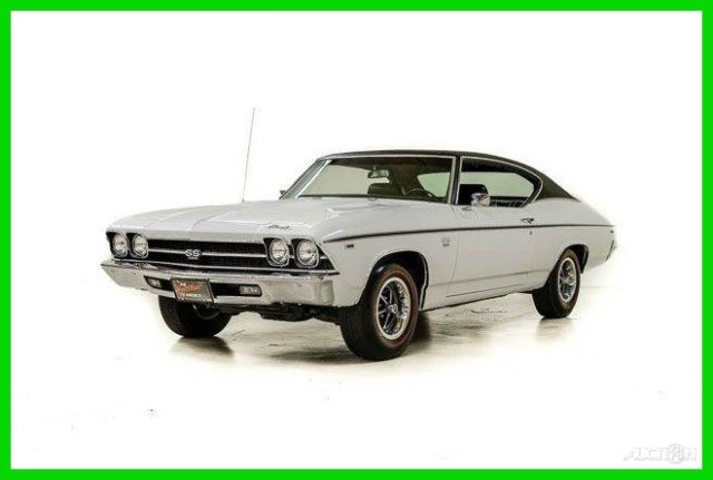 White 1969 Chevrolet Chevelle with Black interior