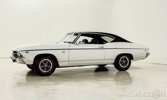 White 1969 Chevrolet Chevelle with Black interior