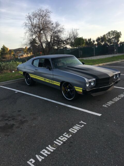 Flat Grey/yellow stripes 1970 Chevrolet Chevelle Coupe with Black interior