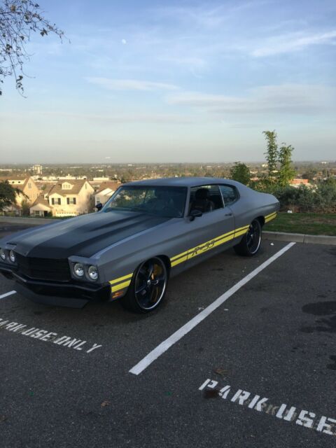 Flat Grey/yellow stripes 1970 Chevrolet Chevelle Coupe with Black interior