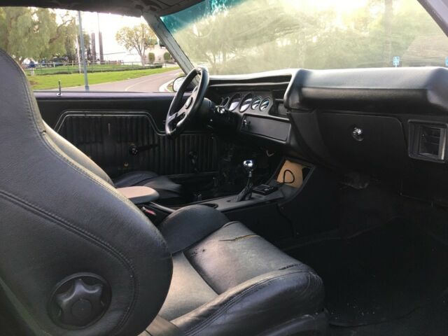 Flat Grey/yellow stripes 1970 Chevrolet Chevelle Coupe with Black interior