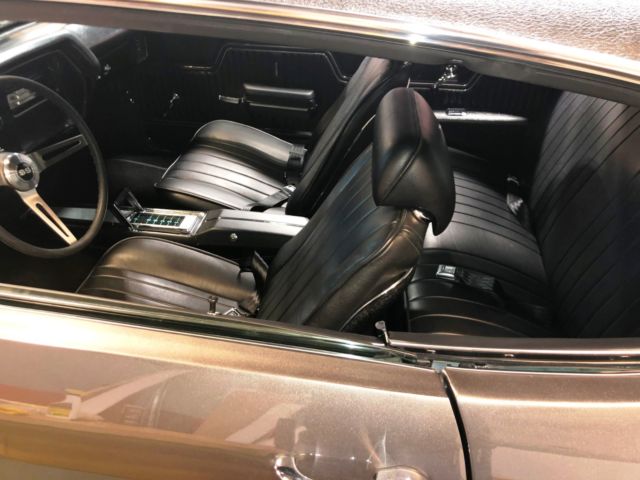 Grey 1970 Chevrolet Chevelle Coupe with Black interior