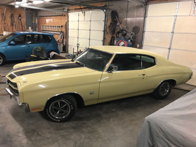 Gobie Beige 1970 Chevrolet Chevelle Coupe with Green interior