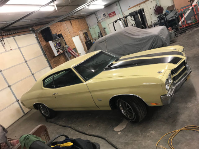 Gobie Beige 1970 Chevrolet Chevelle Coupe with Green interior