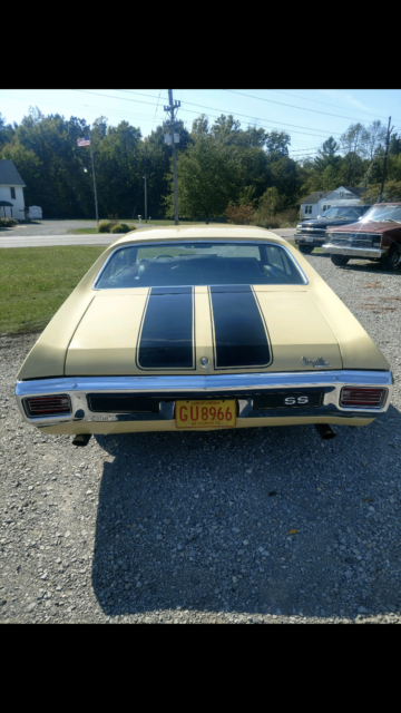 Gobie Beige 1970 Chevrolet Chevelle Coupe with Green interior
