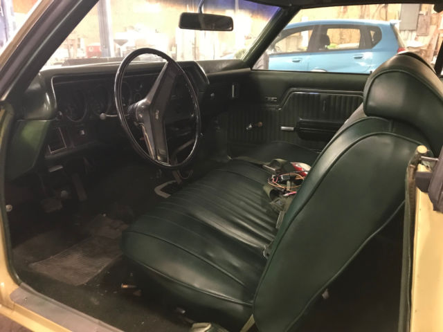 Gobie Beige 1970 Chevrolet Chevelle Coupe with Green interior