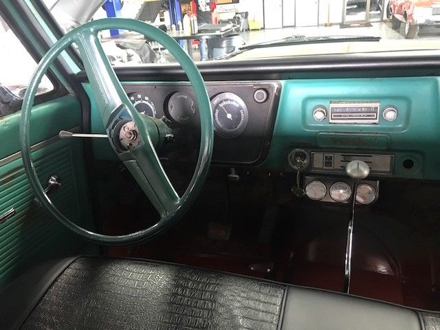 Patina 1971 Chevrolet C-10 Standard Cab Pickup